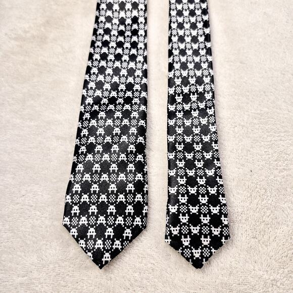 Black Tie Geek Mens Tie Skinny, Centipede Game Aliens Atari 57in Necktie Arcade - Picture 1 of 9